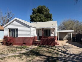 212 N Ash St in Carlsbad, NM - Building Photo