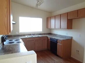 6094 N April Dr in Tucson, AZ - Building Photo - Building Photo