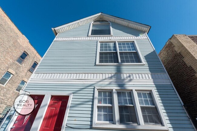 2445 N Clybourn Ave in Chicago, IL - Building Photo - Building Photo
