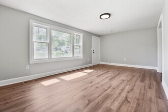 2447 Whitfield Dr in Clarksville, TN - Building Photo - Building Photo