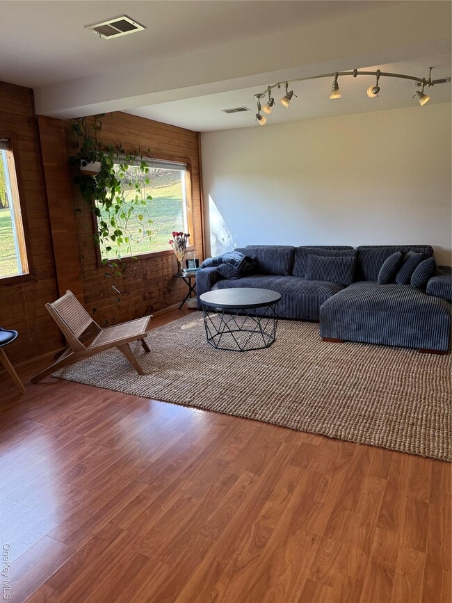 591 S Mountain Rd in New City, NY - Building Photo - Building Photo