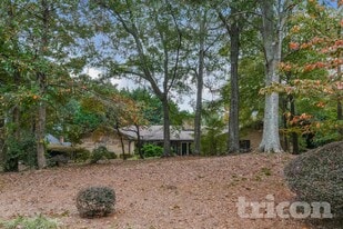 3944 River Dr SW in Lilburn, GA - Building Photo