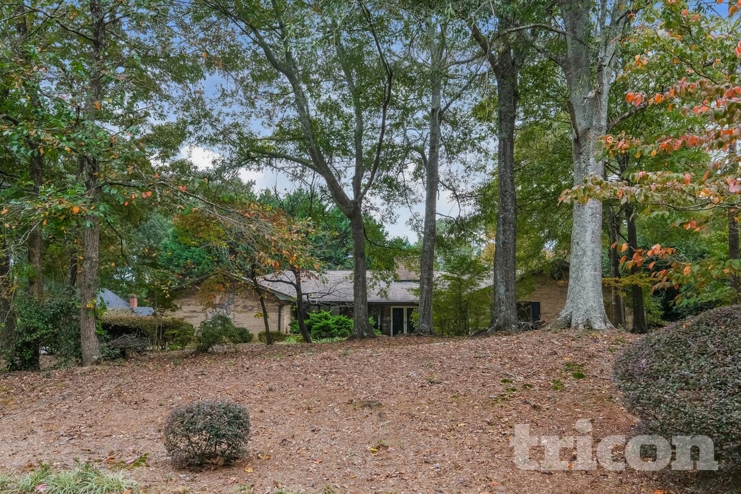 3944 River Dr SW in Lilburn, GA - Building Photo