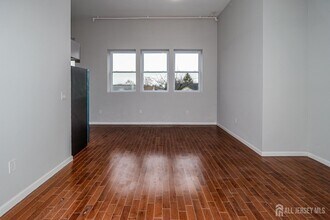 33 Second St in Raritan, NJ - Building Photo - Building Photo