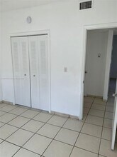 452 SW 10th St in Miami, FL - Foto de edificio - Building Photo