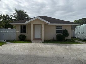 11252 SW 2nd St in Miami, FL - Building Photo