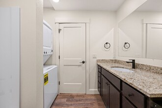 1335 SE Jetty Ave in Warrenton, OR - Building Photo - Building Photo