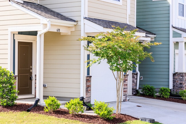 628 Metro Sta in Apex, NC - Building Photo - Building Photo