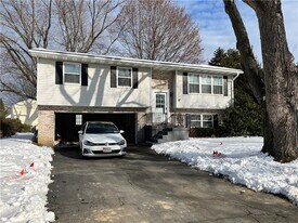 28 Willow Dr in Painted Post, NY - Building Photo