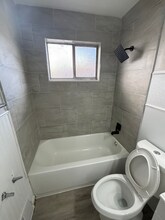 4672 Hillside Ave in Garfield Heights, OH - Foto de edificio - Building Photo