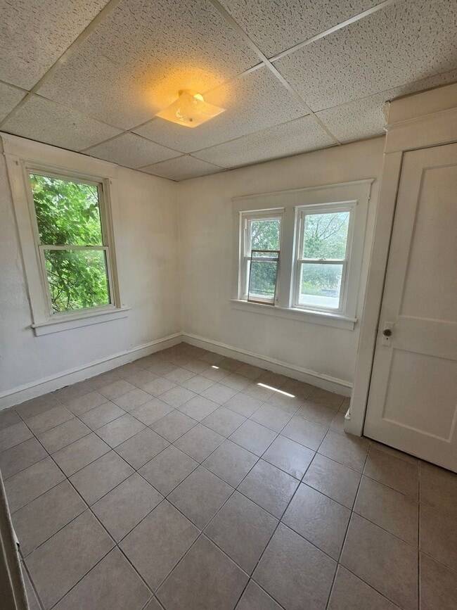 property at 435 N 6th St