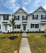 761 Hisey Ave in Woodstock, VA - Building Photo