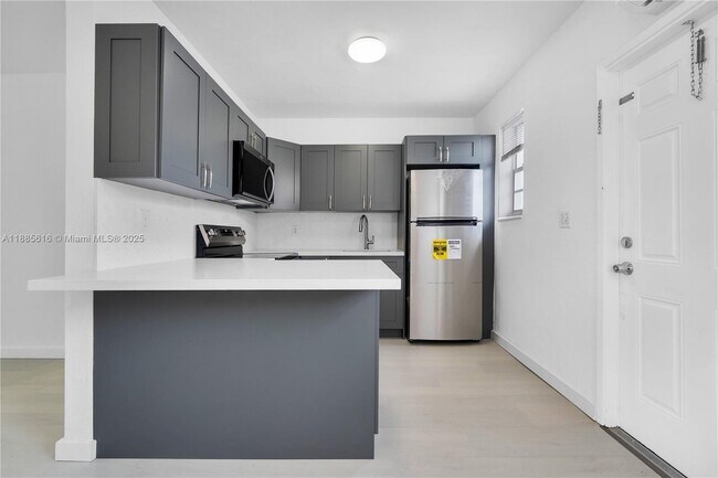 15991 NE 18th Pl in North Miami Beach, FL - Building Photo - Building Photo