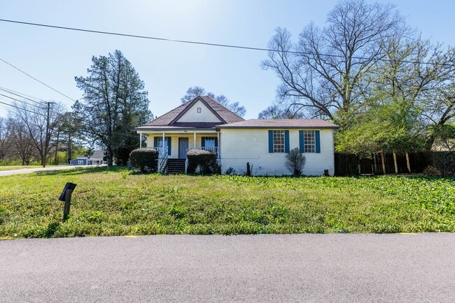 208 Spring St in Adamsville, AL - Building Photo - Building Photo