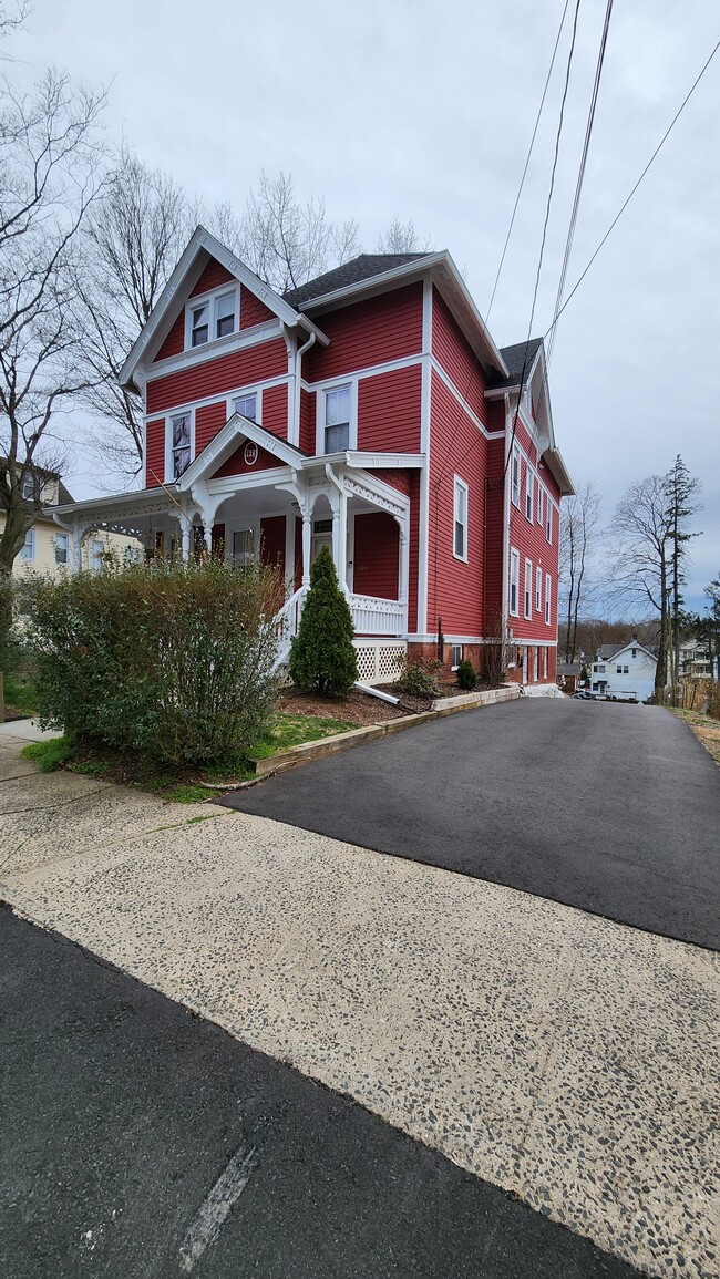 126 Winthrop St in New Britain, CT - Building Photo - Building Photo