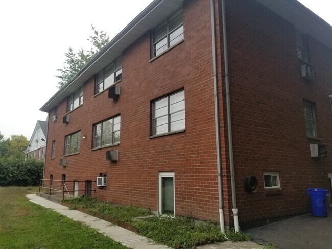 325 Tenafly Rd in Tenafly, NJ - Building Photo - Building Photo