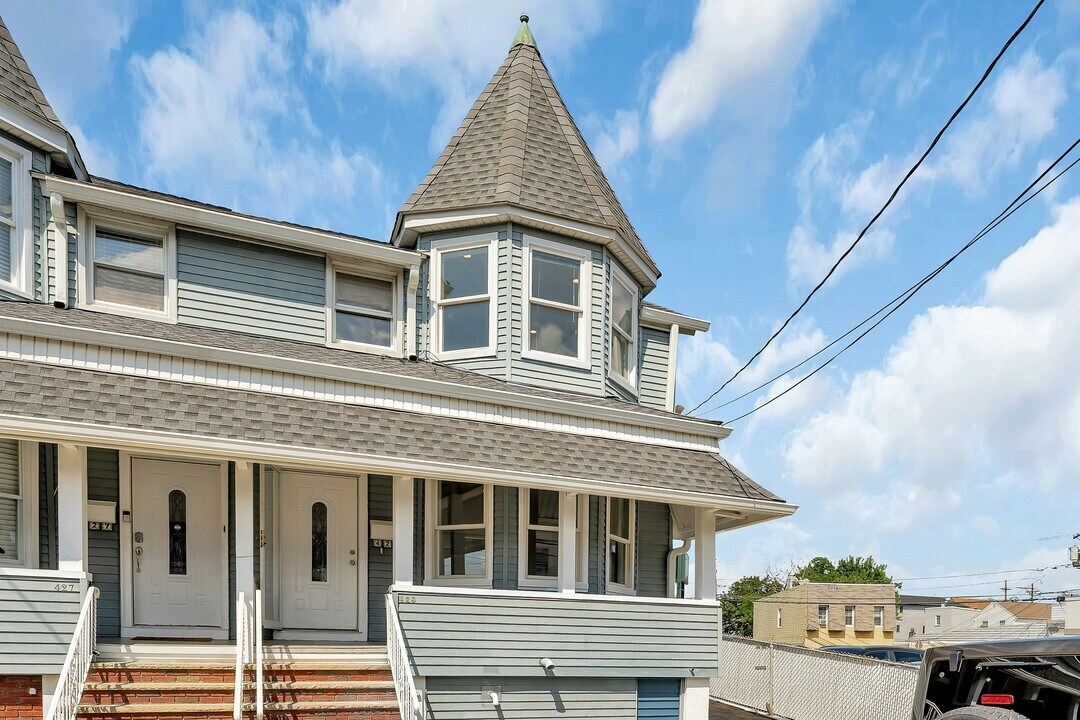 425 Hancock Pl in Fairview, NJ - Foto de edificio