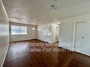 409 Cousins Ln in Arlington, TX - Building Photo - Building Photo