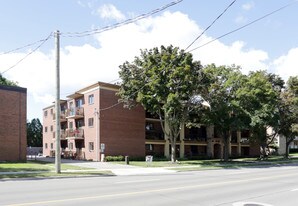 1212 Fennell Ave E in Hamilton, ON - Building Photo