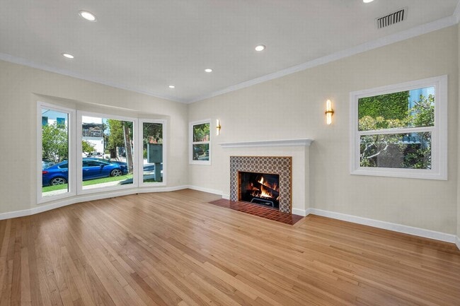 2828 Avenel St in Los Angeles, CA - Building Photo - Building Photo