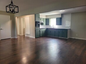 105 W College St in Blooming Grove, TX - Building Photo - Building Photo