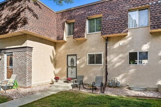 7755 E Quincy Ave in Denver, CO - Foto de edificio - Building Photo