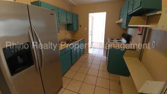 240 Charleston St NE-Unit -1 in Albuquerque, NM - Building Photo