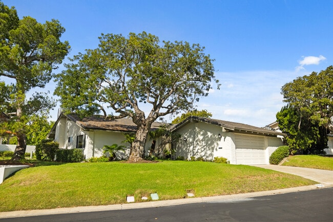 1954 Vista Caudal in Newport Beach, CA - Building Photo - Building Photo