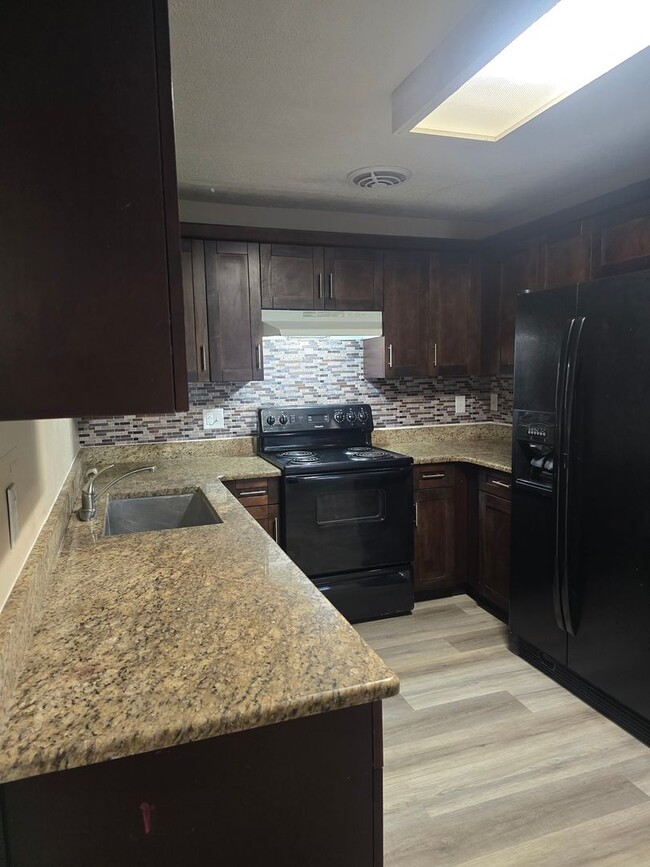 1001 N Bracewell Dr in Plant City, FL - Building Photo - Building Photo