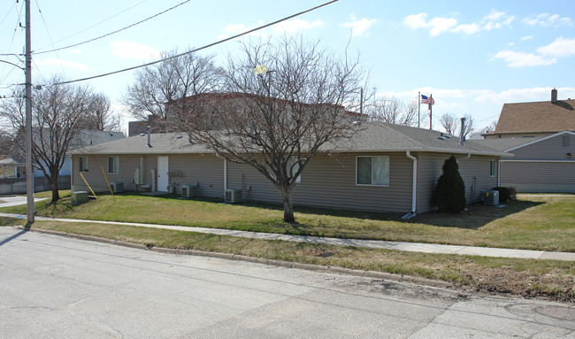 2301 Deer Park Blvd in Omaha, NE - Foto de edificio - Building Photo