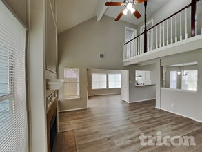 8522 Lake Crystal Dr in Houston, TX - Building Photo - Building Photo