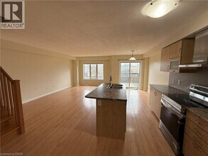 148 Crafter Cres in Hamilton, ON - Building Photo - Building Photo