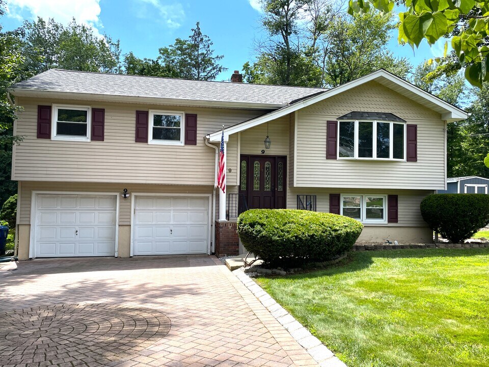 9 Kitchell Pl in Morristown, NJ - Building Photo