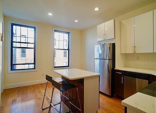 386 E 23rd St in Brooklyn, NY - Building Photo