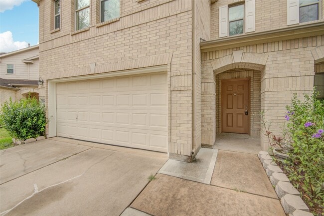 8542 Village Rose Ln