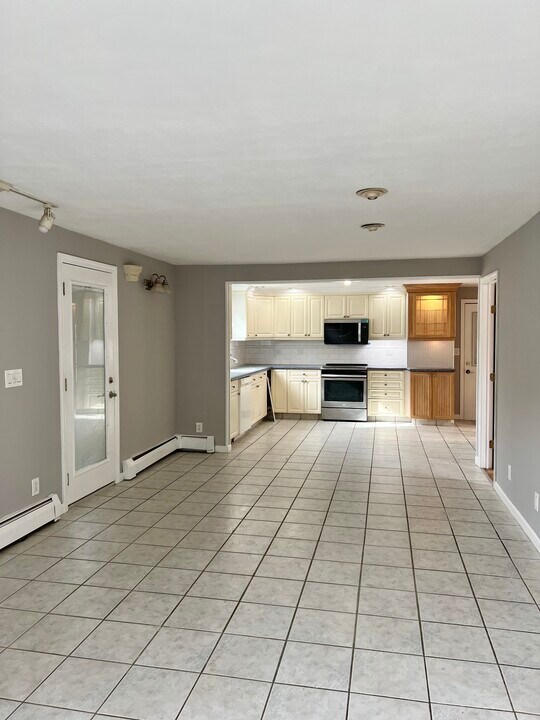 121 N State St in Ansonia, CT - Building Photo