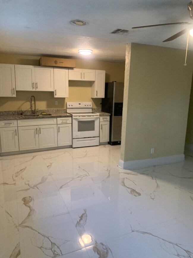 3000 NW 11th St in Fort Lauderdale, FL - Building Photo - Building Photo