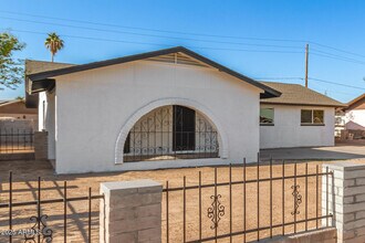 2242 W Pecan Rd in Phoenix, AZ - Foto de edificio - Building Photo