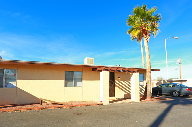 1800 South Sahuara Avenue Apartments in Tucson, AZ - Building Photo - Building Photo