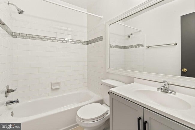 561 Florida Ave in Herndon, VA - Building Photo - Building Photo