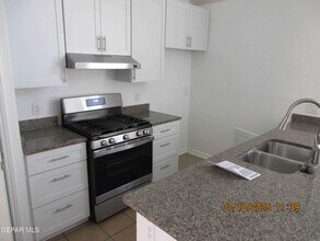 1465 Sierra De Oro Dr in El Paso, TX - Foto de edificio - Building Photo