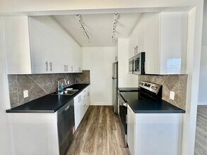 3080 Cornwall D in Boca Raton, FL - Building Photo - Building Photo