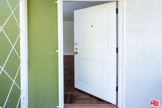 5420 Village Grn in Los Angeles, CA - Building Photo - Building Photo