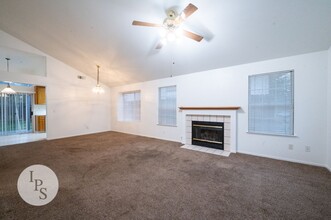 2188 E Pinedale Ave in Fresno, CA - Building Photo - Building Photo