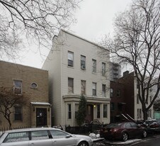 110 Huron St in Brooklyn, NY - Building Photo