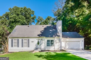 2843 Creekwood Dr SW in Snellville, GA - Building Photo