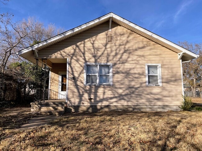 616 E Ave C in Hutchinson, KS - Building Photo - Building Photo