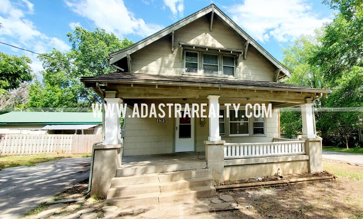 1845 S Scott Ave in Independence, MO - Building Photo
