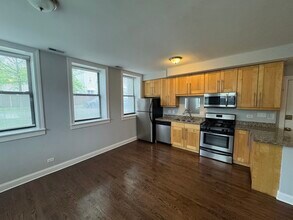 1856 N Sawyer Ave in Chicago, IL - Building Photo - Building Photo