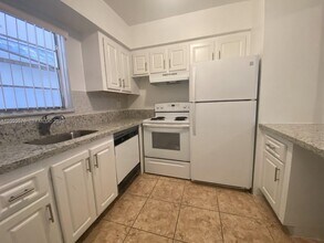 6501 Winfield Blvd in Margate, FL - Foto de edificio - Building Photo